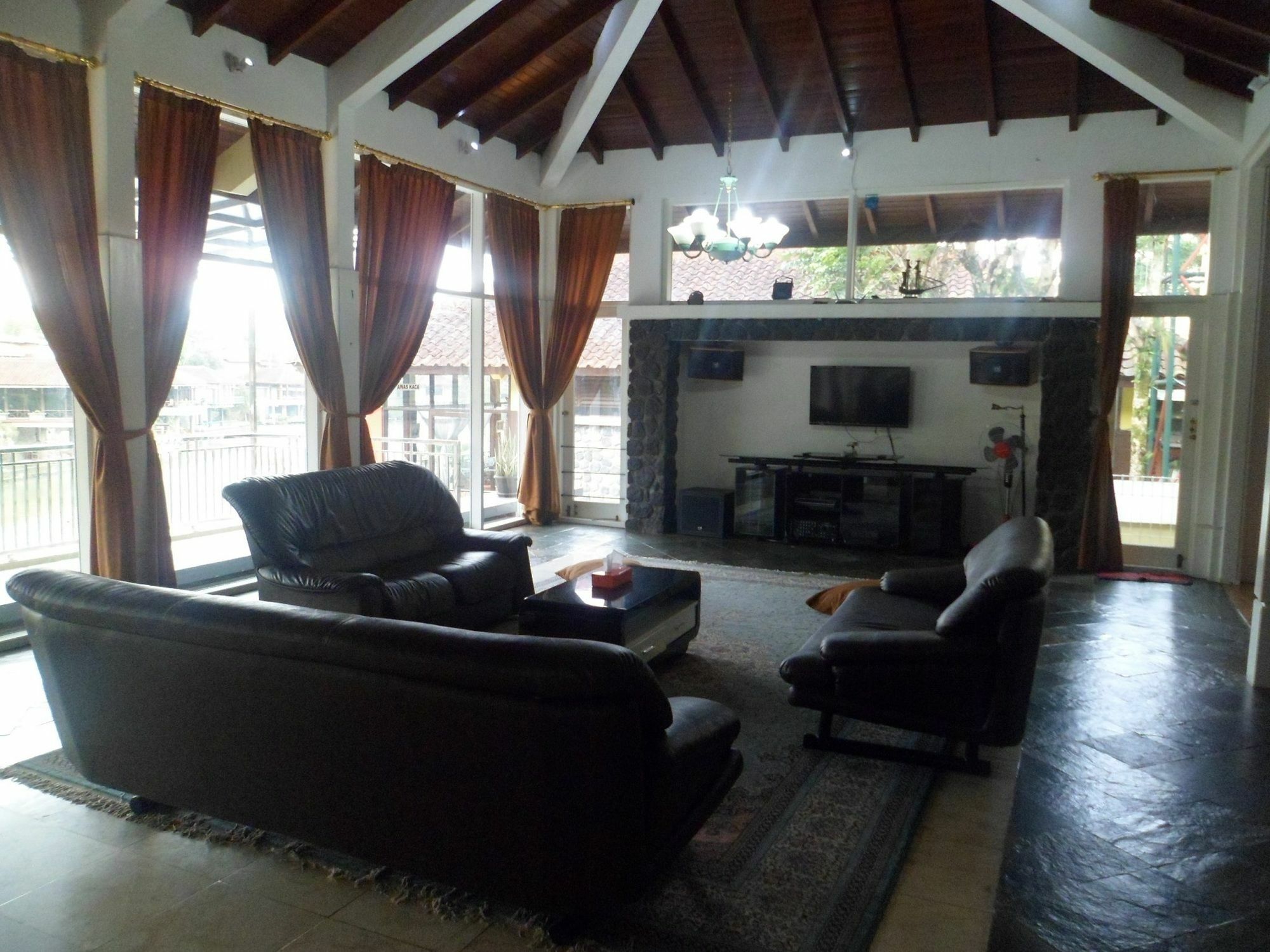 Villa Bukit Danau Cipanas  Zewnętrze zdjęcie